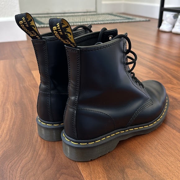 Men’s Dr. Marten 1460 - Picture 4 of 11